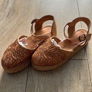 Round Toe Sandals